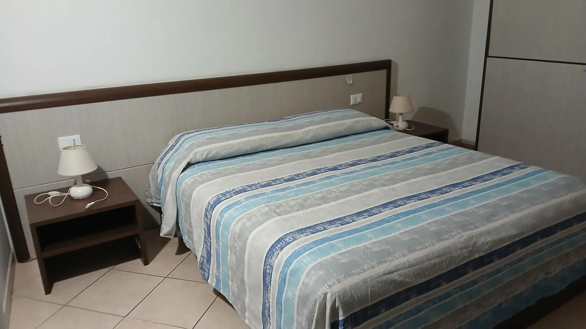 Domo - Guest-House Il Nespolo Fiorito Bed & Breakfast Orosei
