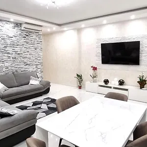 https://colored-moon.hotelinveneto.com
