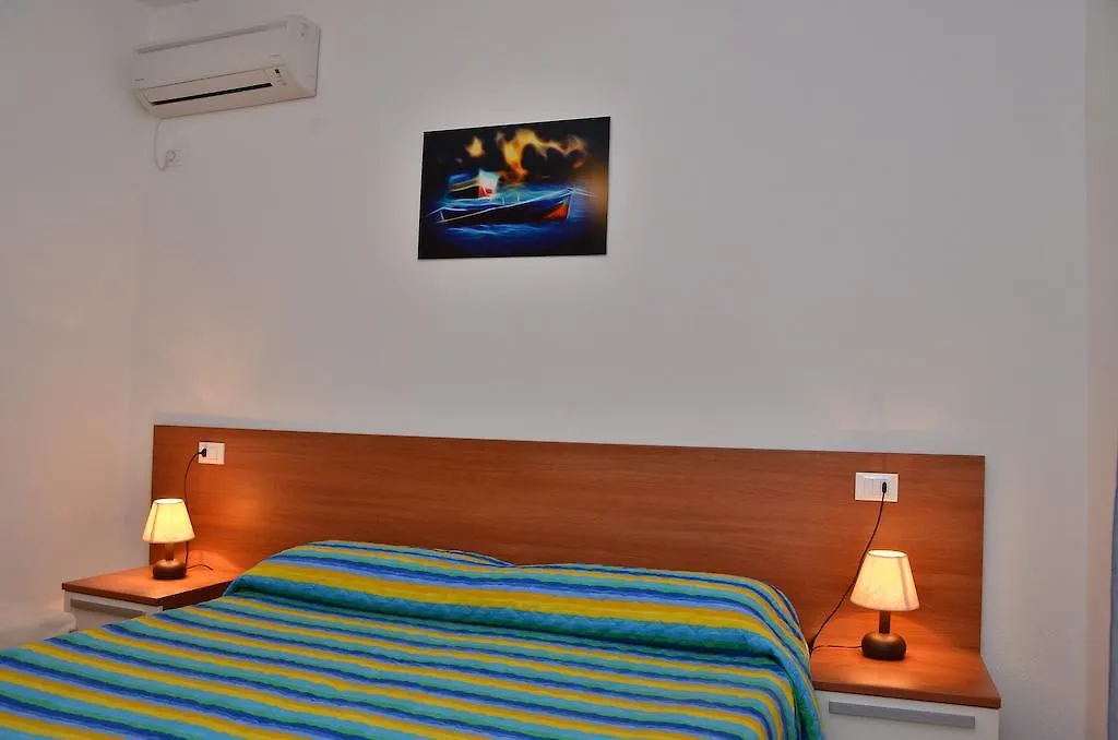 Bed and Breakfast Domo - Guest-House Il Nespolo Fiorito Orosei