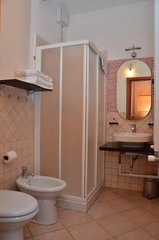 Bed and Breakfast Domo - Guest-House Il Nespolo Fiorito Orosei Frühstückspension