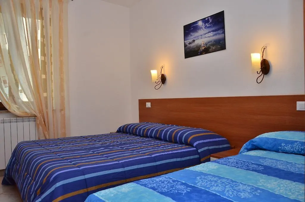 Domo - Guest-House Il Nespolo Fiorito Bed & Breakfast Orosei 0*,  Italy