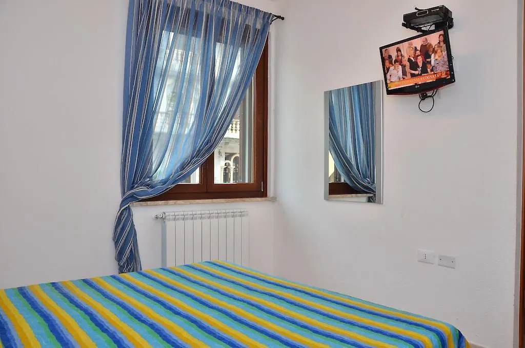 Domo - Guest-House Il Nespolo Fiorito Bed & Breakfast Orosei
